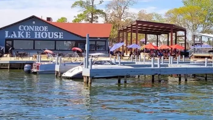 Conroe Lake House near Mini Mall Storage