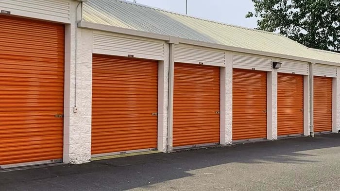 drive up self storage units at Mini Mall Storage