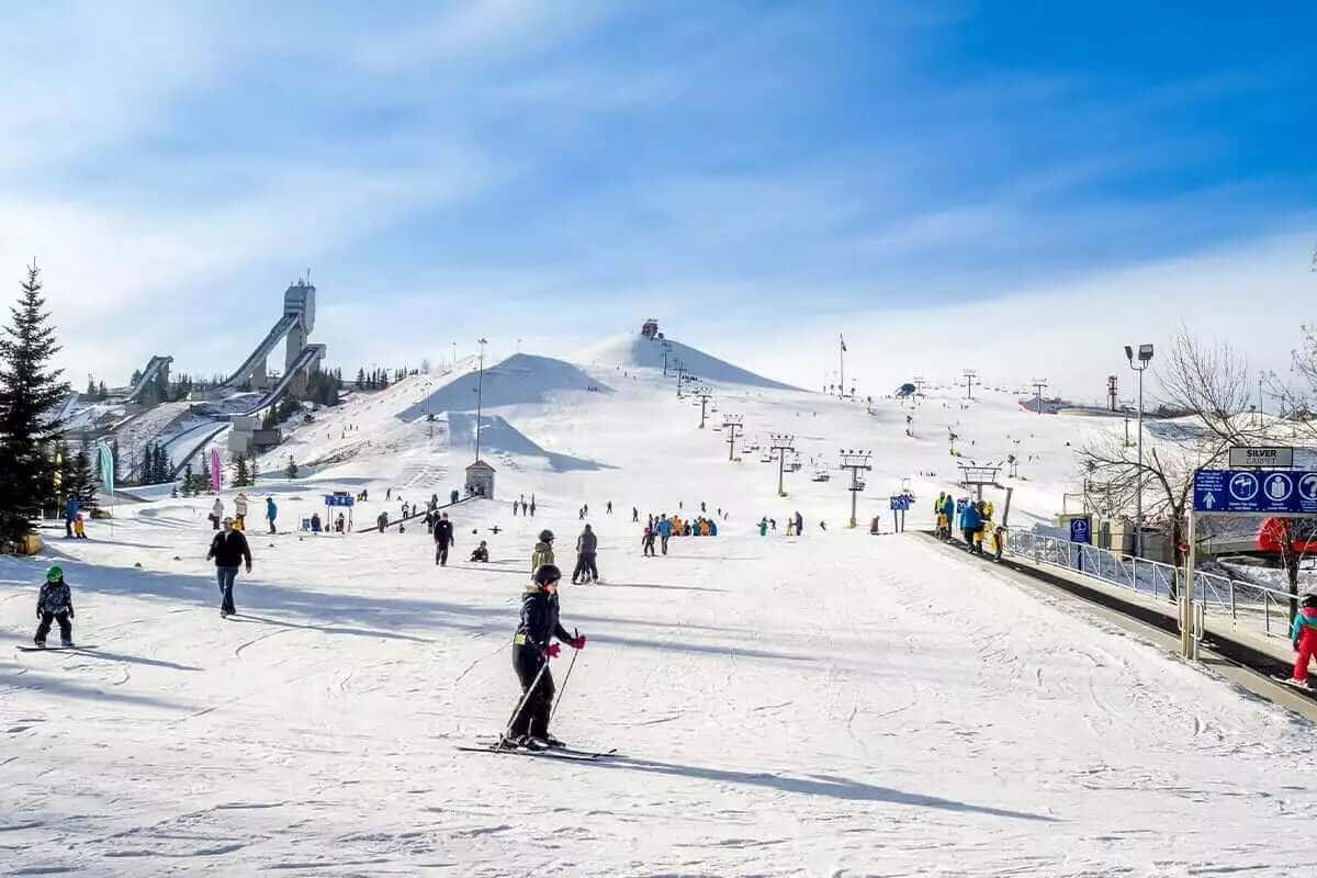 mmsp-23-blogsupport-feb-lwyl-calgary-skiing-1200x500-2.webp